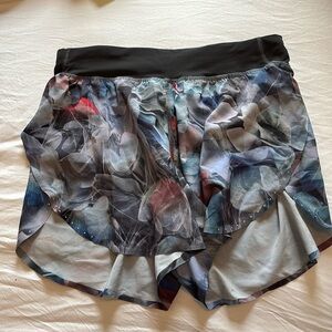 LULULEMON RUNNING SHORTS SIZE 6